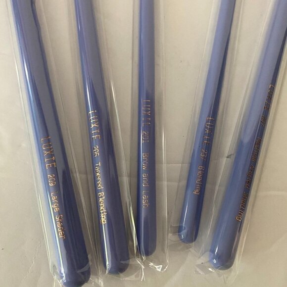 Luxie New Blue Wonderlust 5 Piece Blending Shading Brow Lash Brush Set & Bag - Picture 4 of 6
